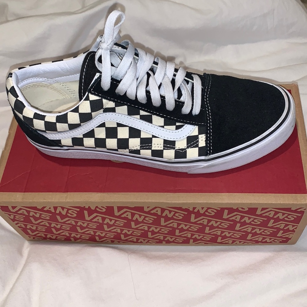 New old skool mens white and black checkered vans